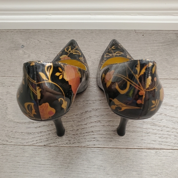 Hale Bob black patent floral pattern stilettos - Picture 4 of 7